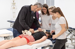 Unterricht an der Physiotherapieschule Rhein-Nahe 13