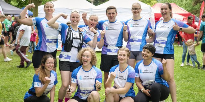 Gruppenbild der Auszubildenden der Physiotherapieschule Rhein-Nahe beim Firmenlauf